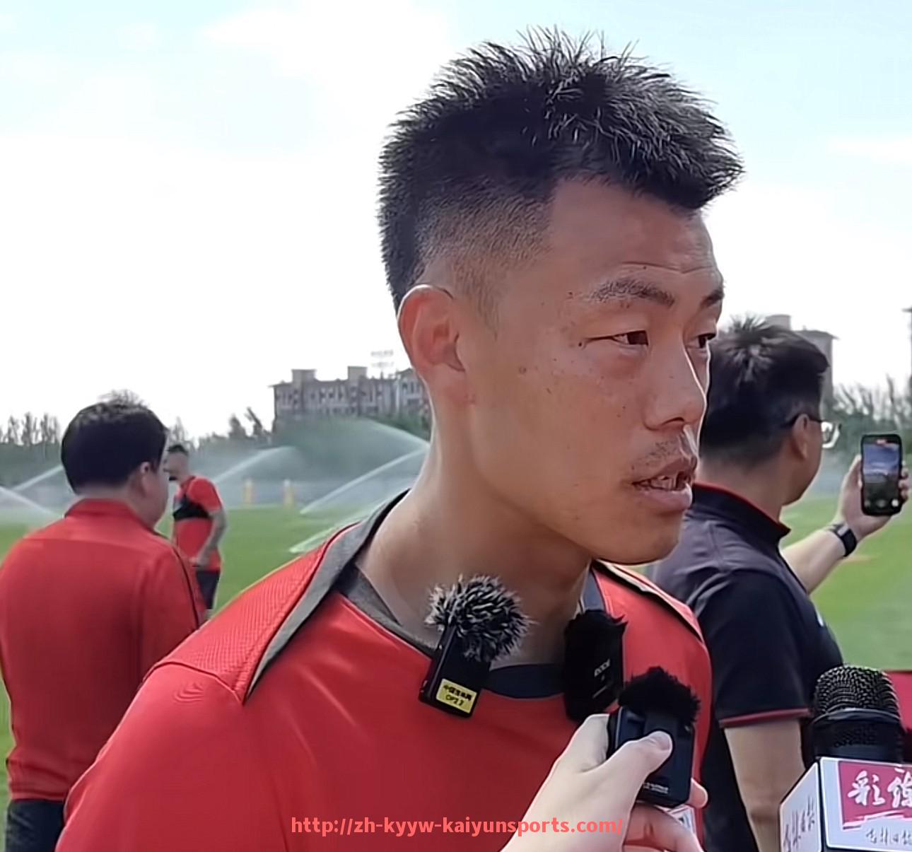 ky开云-英超球队队徽图标：英超球队的队徽设计演变与象征意义