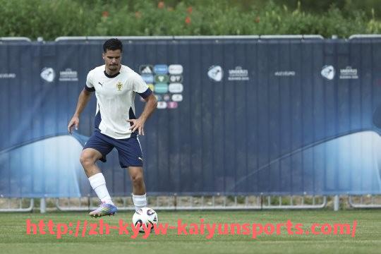 ky开云-法甲主教练综合能力排行榜与执教风格分析